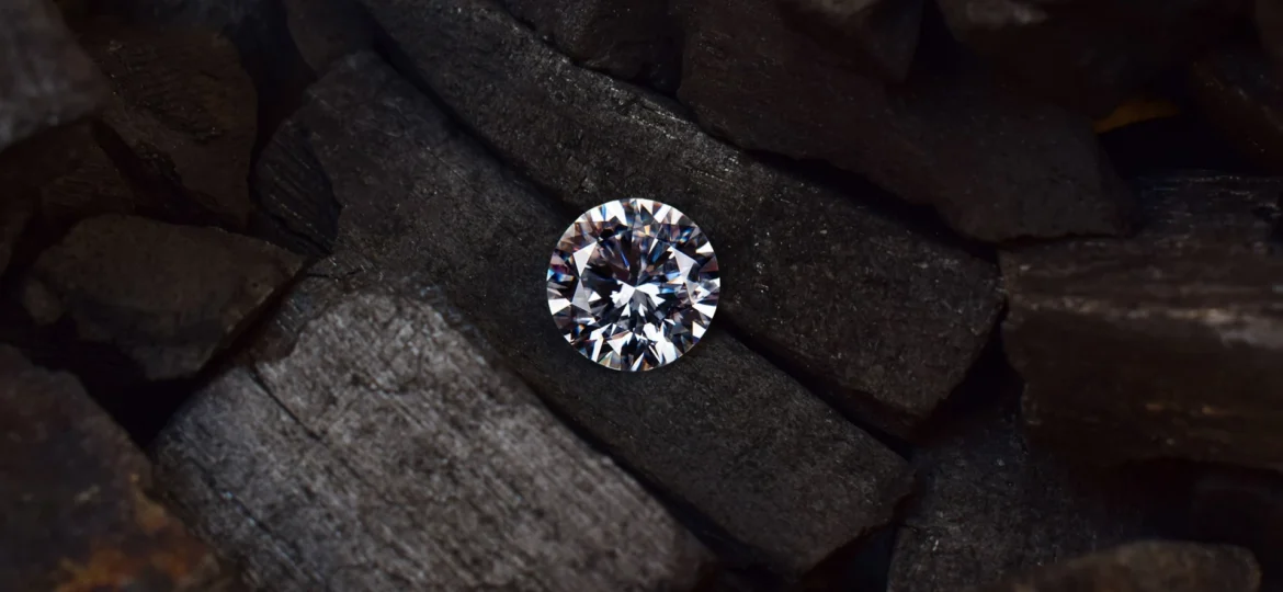 eig-diamond-stone-background-ecole-gemmologie-monaco